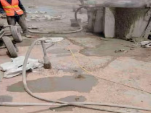 沁县水泥混凝土路面板底注浆技术 路面脱空注浆整治方案