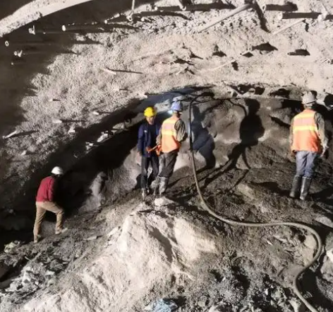 沁县拱顶带模注浆料的施工流程及注意事项